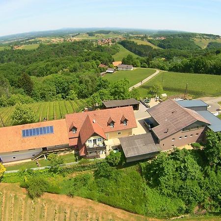 Weingut Gaestezimmer Gruber Ehrenhausen Exterior foto